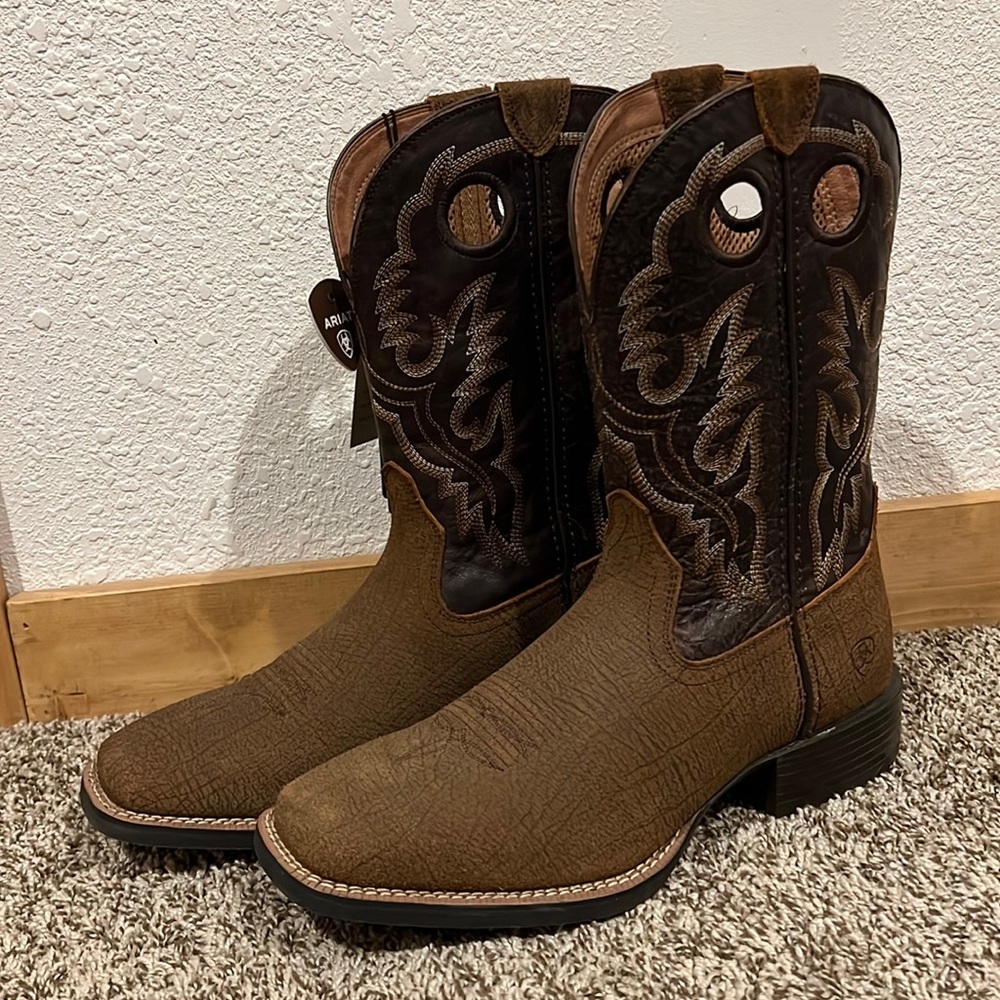 Brand new. Dark brown. Men’s Ariat.